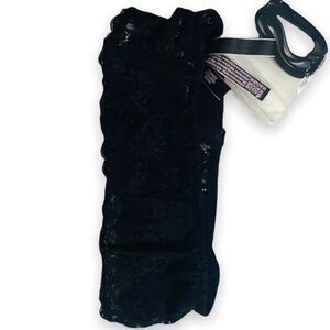 VICTORIA’S SECRET BANDEAU LACE BRA